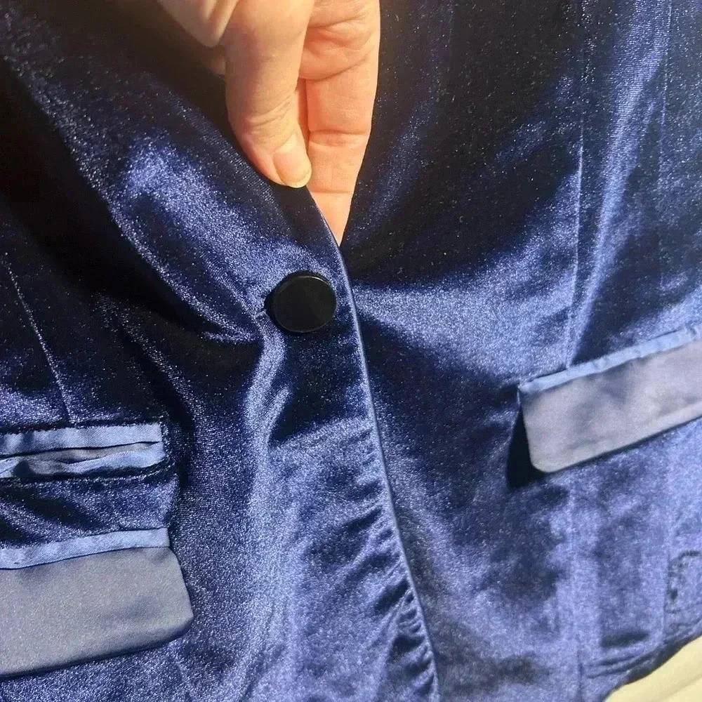 Fate Navy Blue Velvet like Blazer. Size small. Single button. Double pocket - Picture 4 of 11